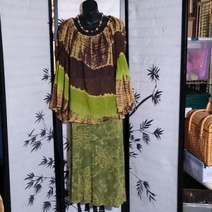 (4/$20) JUNIOR 1x Green Skirt w/ Free Top and necklace